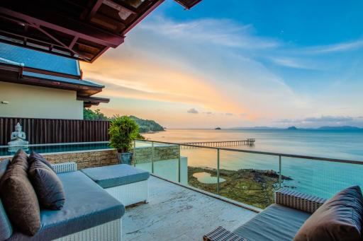 Luxurious 5 bedrooms villa with beach front in Ratsada Muang Phuket Phuket
