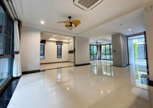 For Rent Bangkok Single House Sukhumvit BTS Bang Na Bang Na