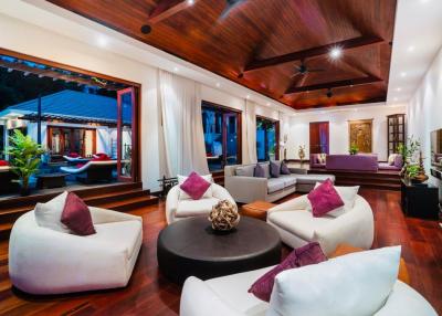 Luxury 4 bedrooms villa - Beachfront - in Ao Po
