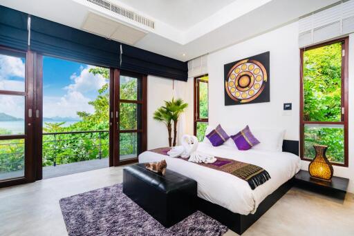 Luxury 4 bedrooms villa - Beachfront - in Ao Po