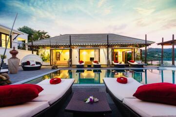 Luxury 4 bedrooms villa - Beachfront - in Ao Po