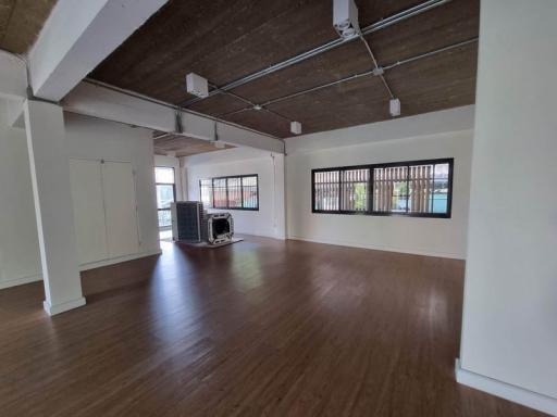 For Sale and Rent Bangkok Home Office Phahon Yothin BTS Saphan Khwai Phaya Thai