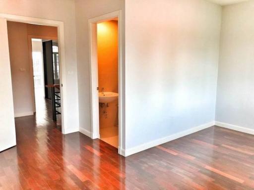 For Rent Bangkok Town House Ratchadaphisek BTS Asok MRT Sukhumvit Watthana