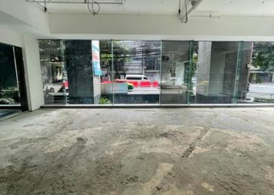 For Rent Bangkok Retail Sukhumvit BTS Thong Lo Watthana