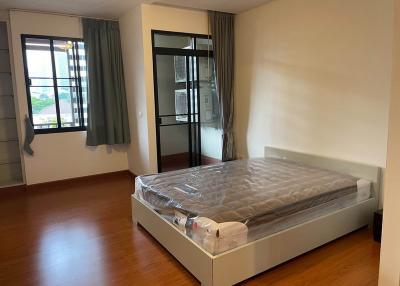 For Rent Bangkok Condo Cross Creek Ekkamai 10 BTS Ekkamai Watthana