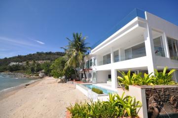 Beachfront 3 bedrooms villa in Kalim