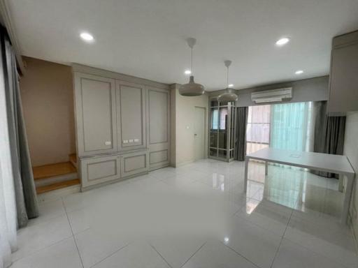 For Sale Bangkok Town House Rama 9 Suan Luang