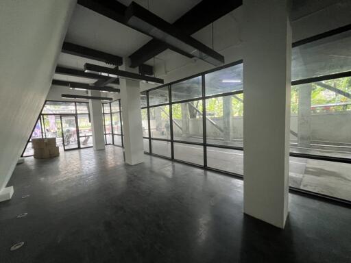 For Rent Bangkok Retail New Petchaburi BTS Phetchaburi Ratchathewi