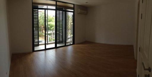 For Rent Bangkok Town House Flora Marigold Sathu Pradi BTS Chong Nonsi Yan Nawa