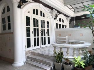 For Rent Bangkok Town House Sukhumvit BTS Ekkamai Watthana