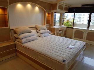 For Sale and Rent Bangkok Condo Empire House Sukhumvit 63 BTS Ekkamai Watthana