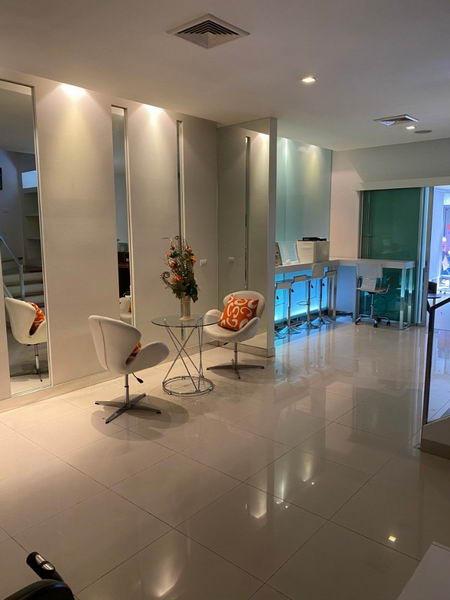 For Sale and Rent Bangkok Office Lat Phrao Wang Thonglang