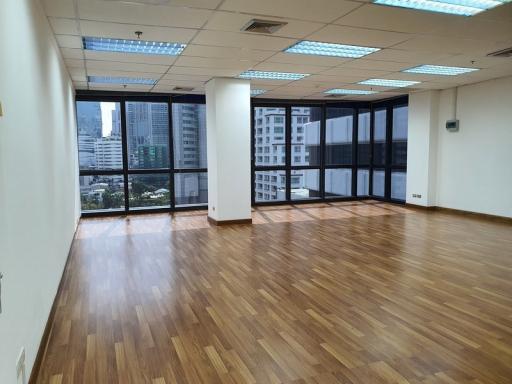 For Rent Office Ratchadaphisek BTS Asok MRT Sukhumvit Khlong Toei