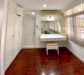 For Rent Bangkok Condo T.P.J. Condo Sukhumvit 49/11 BTS Phrom Phong MRT Sukhumvit Watthana