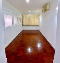 For Rent Bangkok Condo T.P.J. Condo Sukhumvit 49/11 BTS Phrom Phong MRT Sukhumvit Watthana