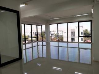 For Rent Office Sukhumvit BTS Udom Suk Bang Na