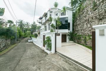 4 bedrooms villa for sale in Patong