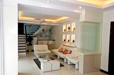 4 bedrooms villa for sale in Patong