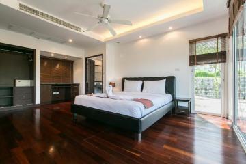 4 bedrooms villa for sale in Patong