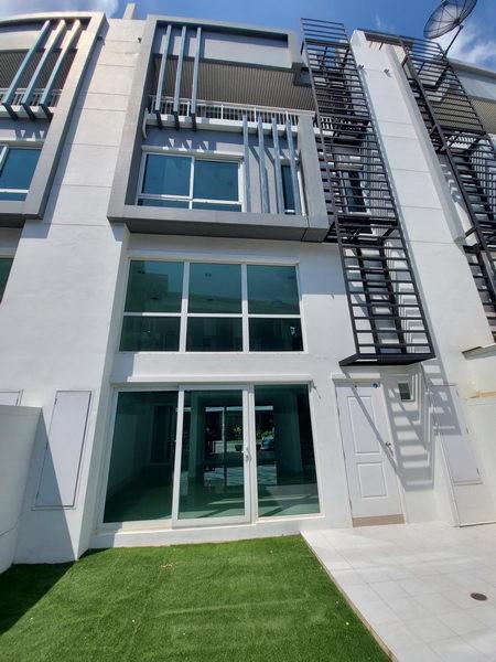 For Sale Bangkok Town House SPACE Townhome Lat Phrao 80 MRT Lat Phrao Wang Thonglang