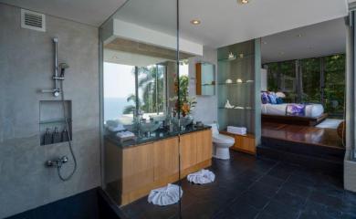 Stunning 5 bedrooms Ocean front Villa