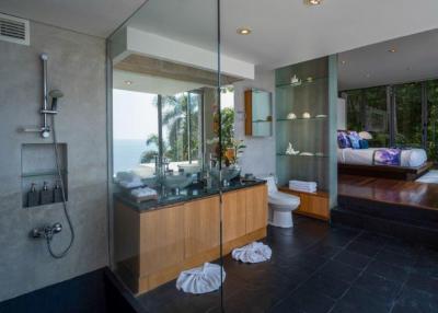 Stunning 5 bedrooms Ocean front Villa