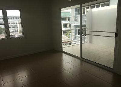 For Sale and Rent Bangkok Home Office Sukhumvit BTS Ekkamai Watthana