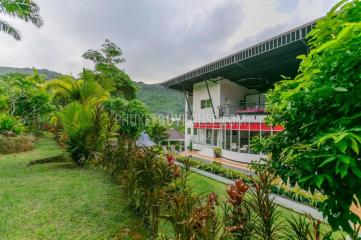 CHA4900: Two-storey Villa with 8 bedrooms and Swimming Pool in Chalong