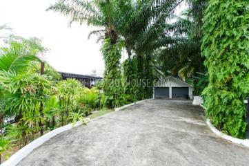 CHA4900: Two-storey Villa with 8 bedrooms and Swimming Pool in Chalong