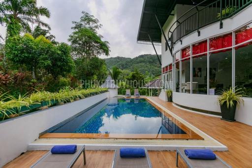 CHA4900: Two-storey Villa with 8 bedrooms and Swimming Pool in Chalong