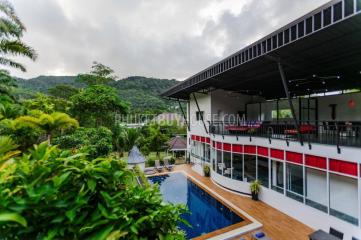 CHA4900: Two-storey Villa with 8 bedrooms and Swimming Pool in Chalong