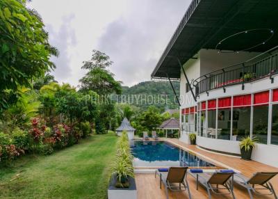 CHA4900: Two-storey Villa with 8 bedrooms and Swimming Pool in Chalong