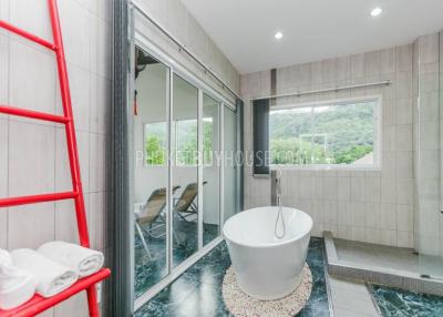 CHA4900: Two-storey Villa with 8 bedrooms and Swimming Pool in Chalong