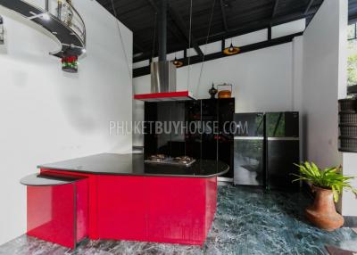 CHA4900: Two-storey Villa with 8 bedrooms and Swimming Pool in Chalong