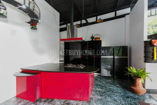 CHA4900: Two-storey Villa with 8 bedrooms and Swimming Pool in Chalong