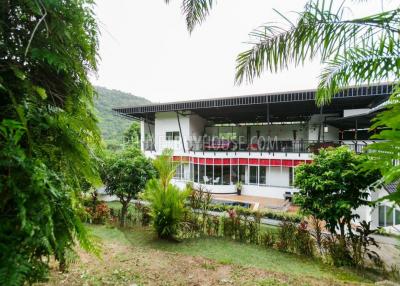 CHA4900: Two-storey Villa with 8 bedrooms and Swimming Pool in Chalong