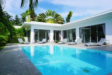 3 bedrooms villas for sale in Rawai, Phuket