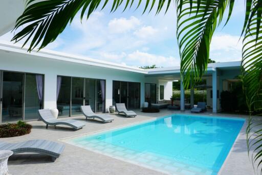 3 bedrooms villas for sale in Rawai, Phuket