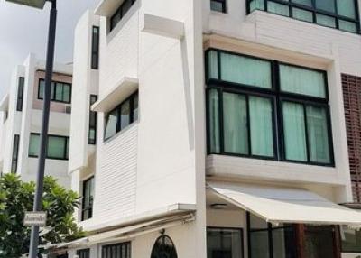 For Sale Bangkok Home Office Pracha Uthit Huai Khwang