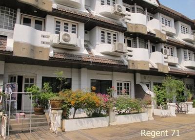 For Rent Bangkok Town House Sukhumvit BTS Phra Khanong Watthana