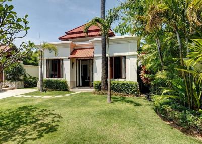 Beautiful 5 Bedrooms pool villa in Sai Taan for sale