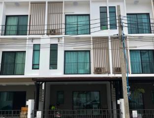 For Sale Bangkok Town House Patio Srinakarin - Rama 9 Hua Mak Bang Kapi