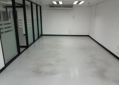 For Rent Office Sukhumvit 63 BTS Ekkamai Watthana