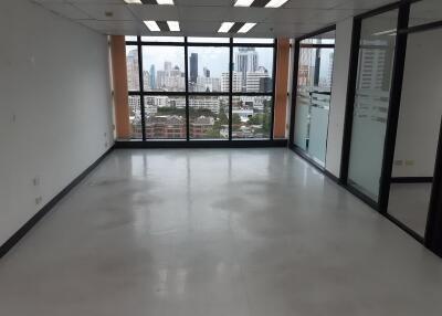 For Rent Office Sukhumvit 63 BTS Ekkamai Watthana