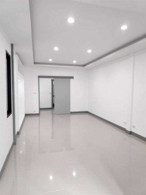 For Rent Bangkok Home Office Sathorn road BTS Surasak Bang Rak