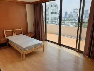 For Rent Bangkok Condo Acadamia Grand Tower Sukhumvit 43 BTS Phrom Phong Watthana