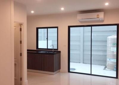 For Rent Bangkok Town House Patio Srinakarin - Rama 9 Hua Mak Bang Kapi