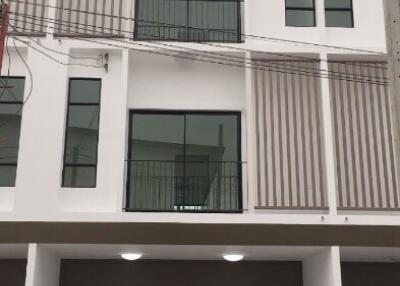 For Rent Bangkok Town House Patio Srinakarin - Rama 9 Hua Mak Bang Kapi