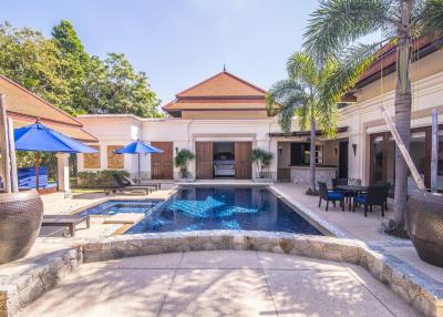 Beautiful 5 Bedrooms with private pool villa for sale in Sai Taan