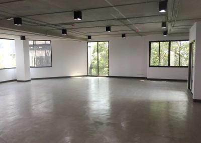 For Rent Office Space in Thonglor near BTS Thong Lo Watthana